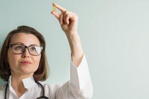 Дефицит витамина D может повлечь риск развития деменции 